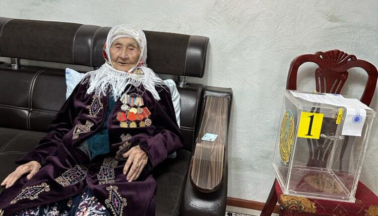 Әдемі шырынды бөкселер Әйеліммен порно секс әдемі