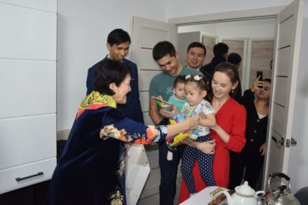 «Әулиеата жастары»: Алғашқы баспананың кілті табысталды